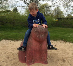 legedyr på legeplads i Vorrevangsparken