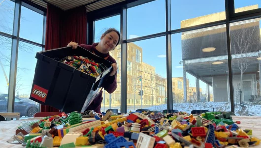 LEGO leg på biblioteket