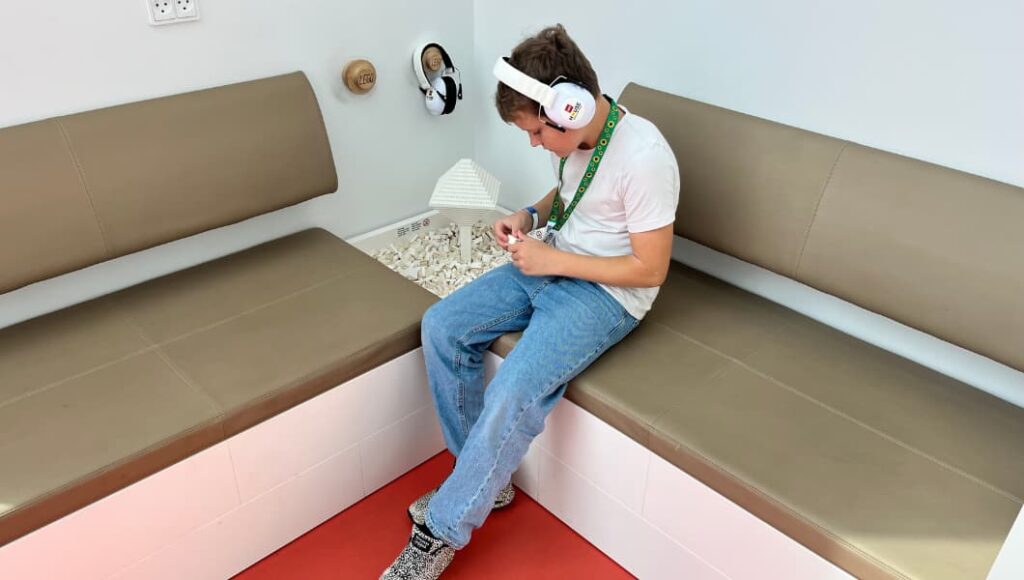 Fordybelse i lego hause for børn med ADHD