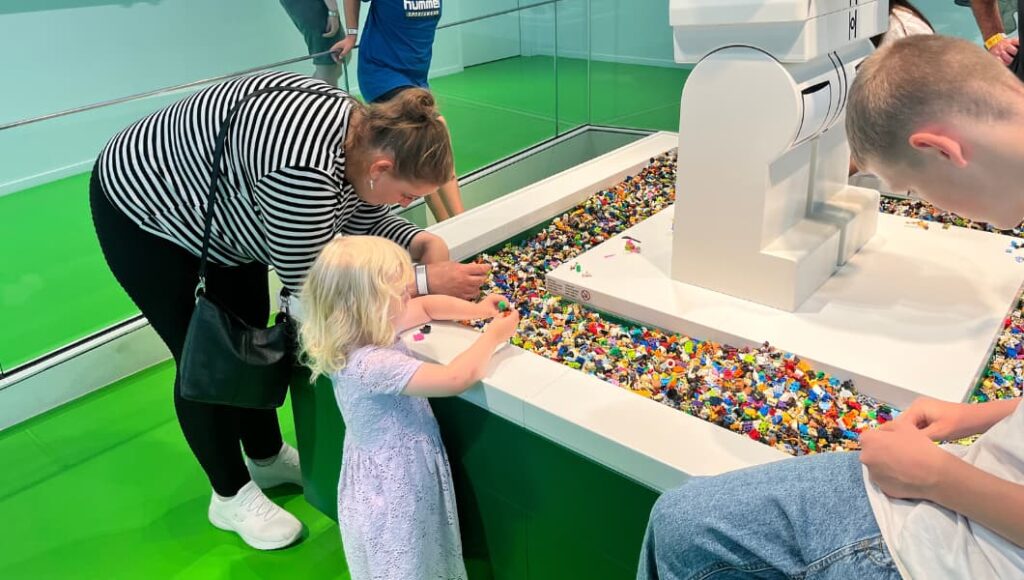 Byggeri af mini figur i lego house