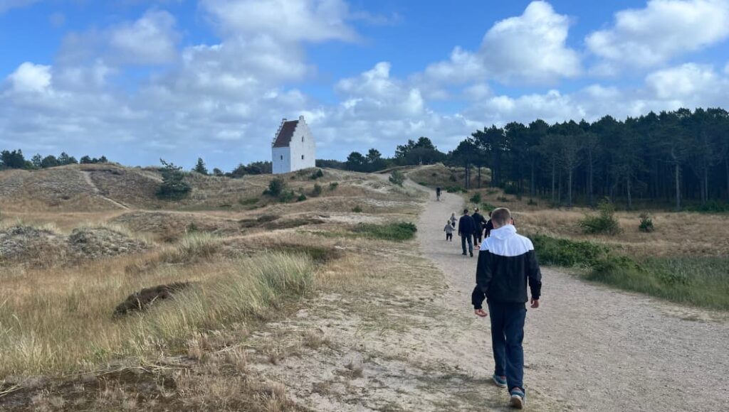 Den tilsandede kirke tæt på Skagen