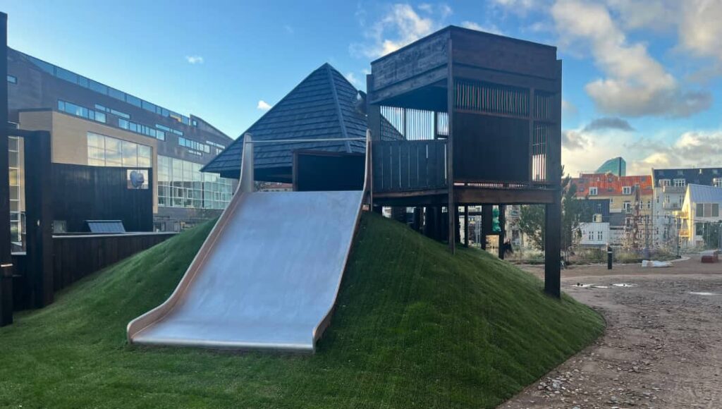 Dobbeltrutchebane på den nye legeplads ved ARoS og Musikhuset