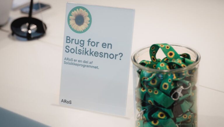 Solsikkesnoren flytter ind på ARoS og gør det mere trygt for børn