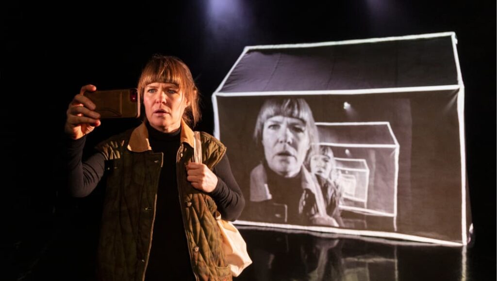 Teaterhuset Filuren - Ind i moerket