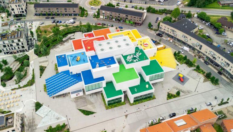 Luftfoto af LEGO HOUSE i Billund